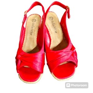 Vintage Bella Vita wedge sandals
